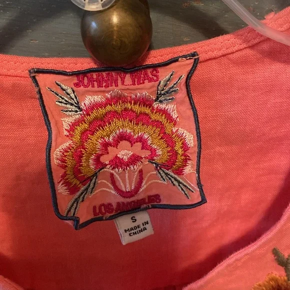 Johnny Was sz small light peachy/orange embroidered shirt sleeve top - Picture 2 of 8